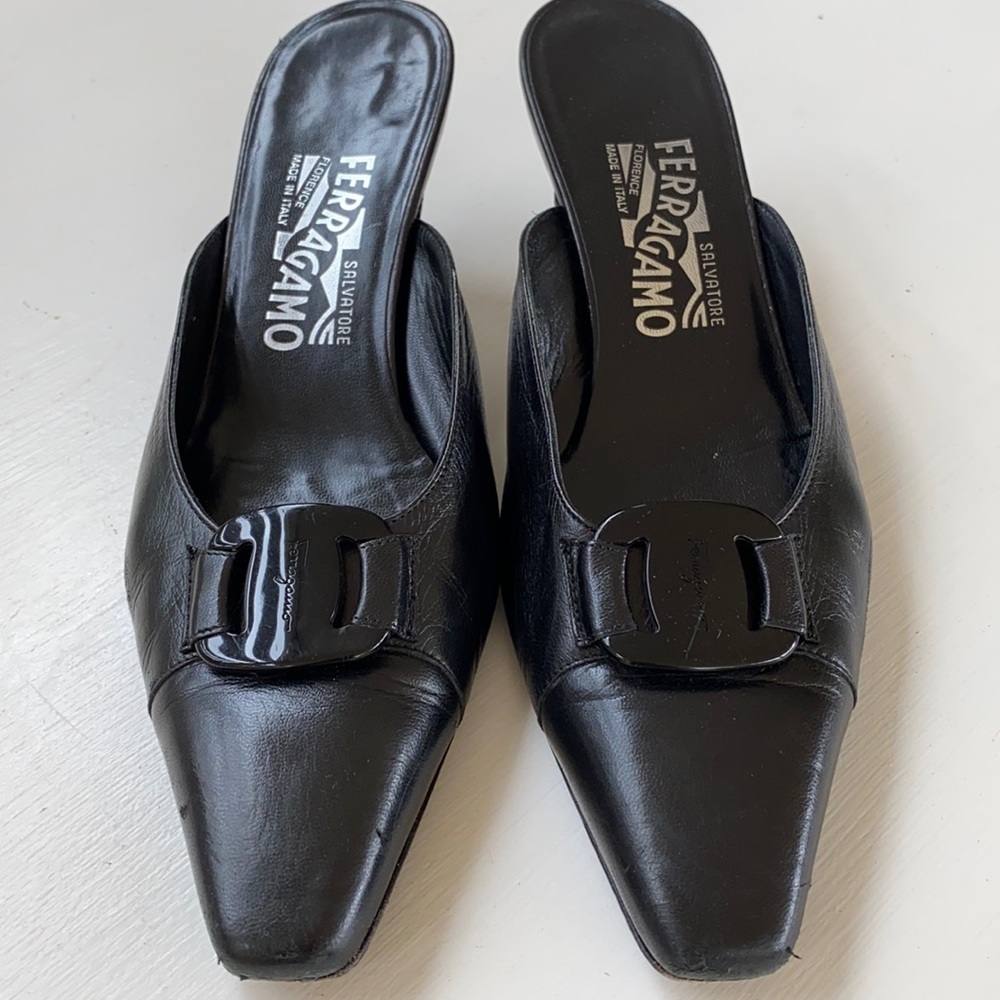 FERRAGAMO BLACK SLIDES 5.5C